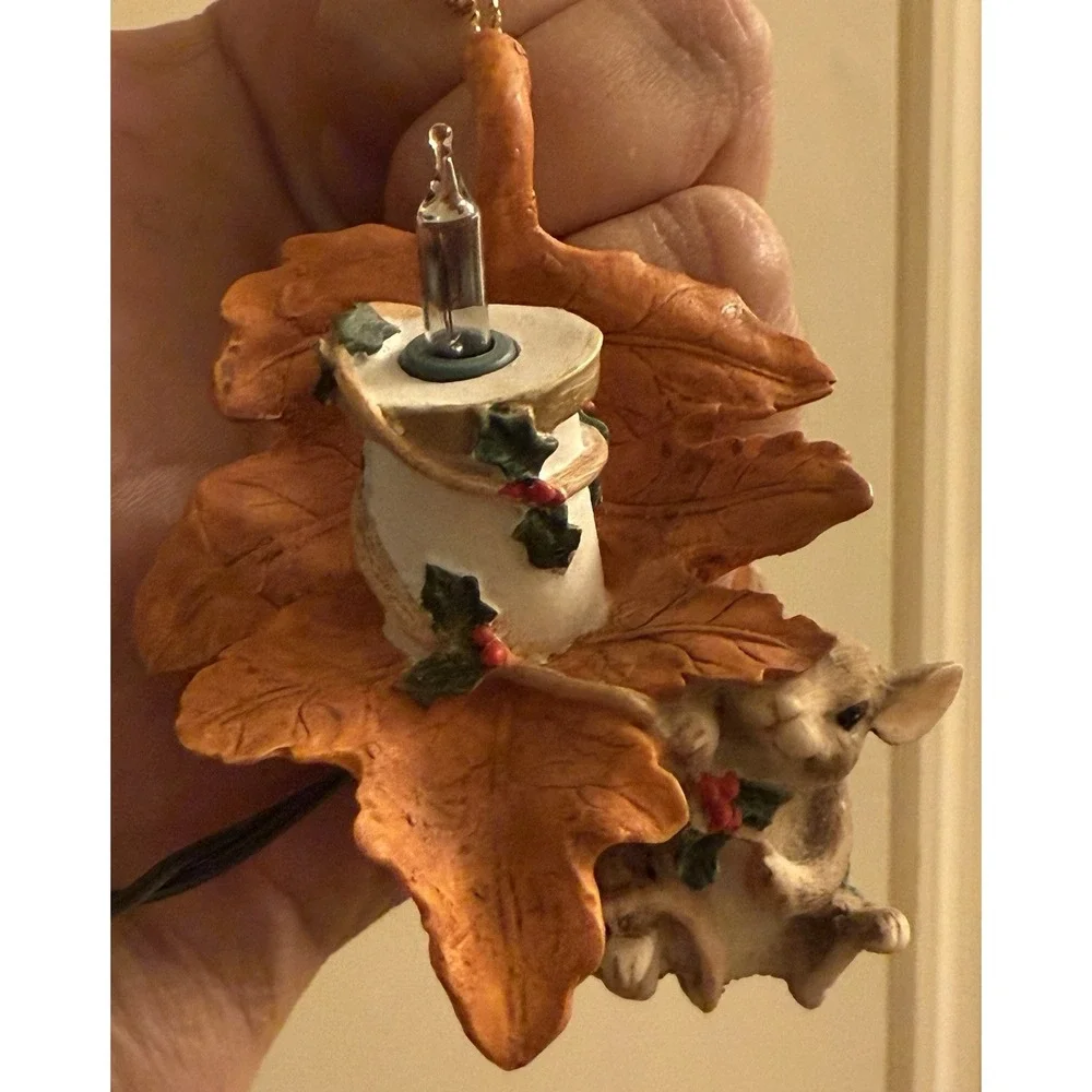 Vintage Silvestri CHARMING TAILS Mouse Lighted‎ LEAF Christmas Ornament 87402